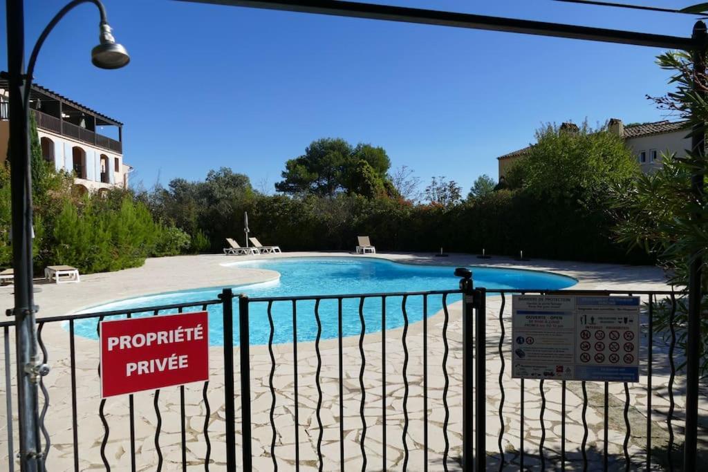 Appartement Clim & Piscine Sur Golf Pont-Royal Zewnętrze zdjęcie